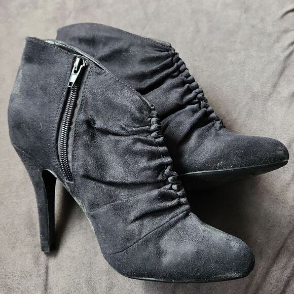 Size 7 black booties ruched scrunched heels side zipper suede spring brand preow - Picture 5 of 17